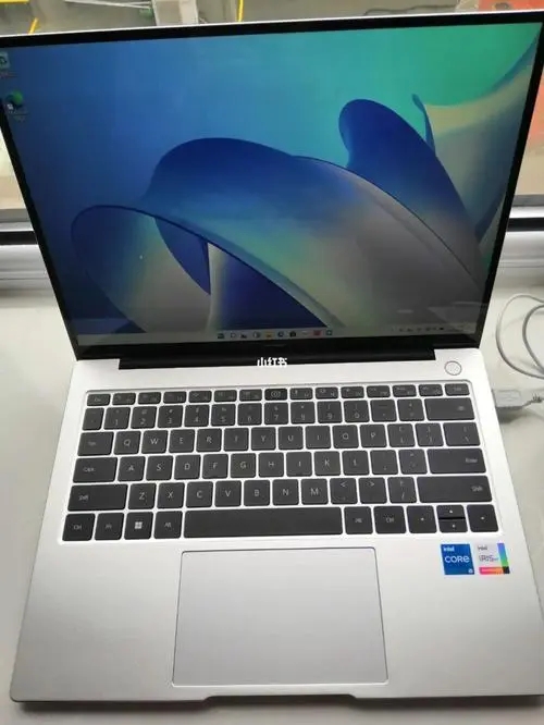 华为笔记本matebook14摄像头在哪里？